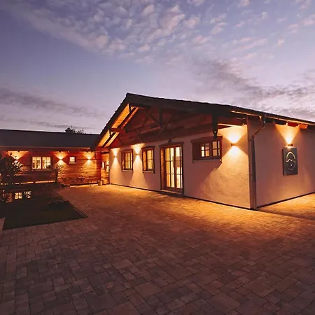 Дом отдыха Maja - Altholzchalet In Der Eifel Mit Whirlpool Und Sauna Seiwerath