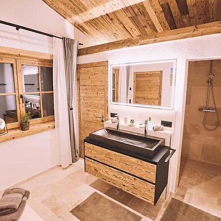 Maja - Altholzchalet In Der Eifel Mit Whirlpool Und Sauna Seiwerath